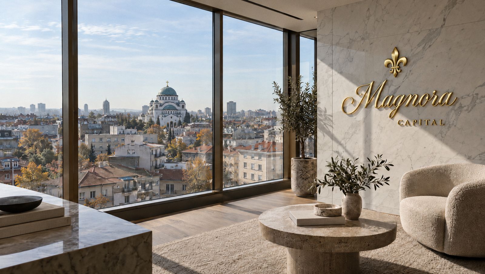 Enterijer sa pogledom na Hram Svetog Save i znakom Magnora Capital na mermernom zidu